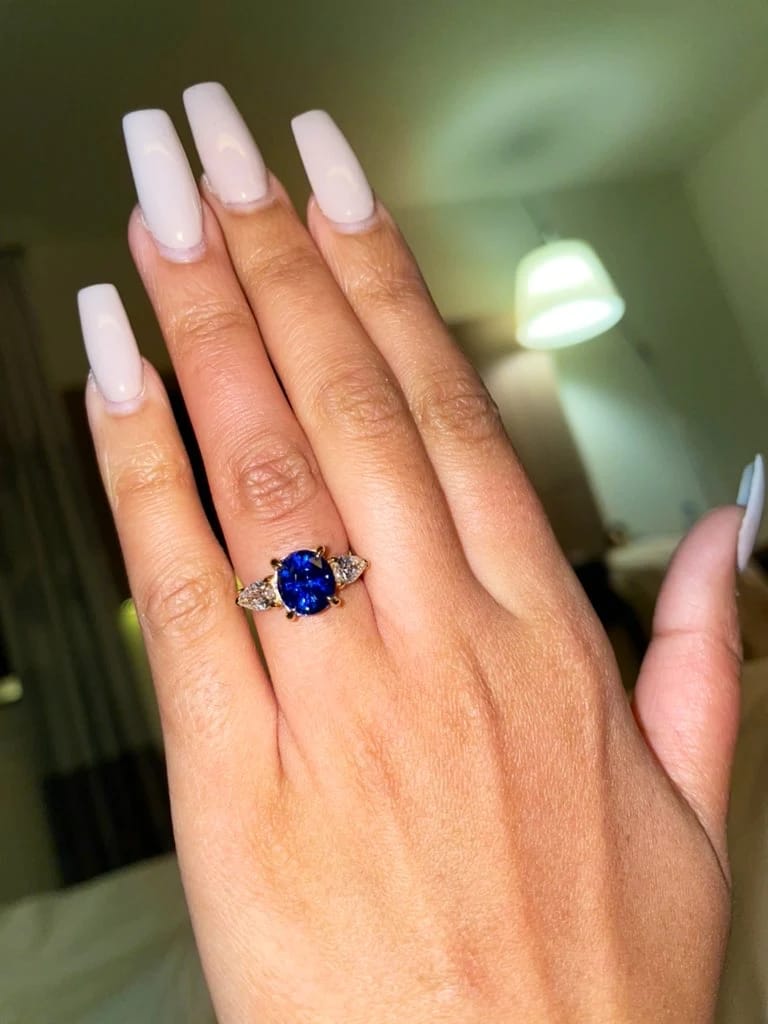 gem_ring-in-finger2