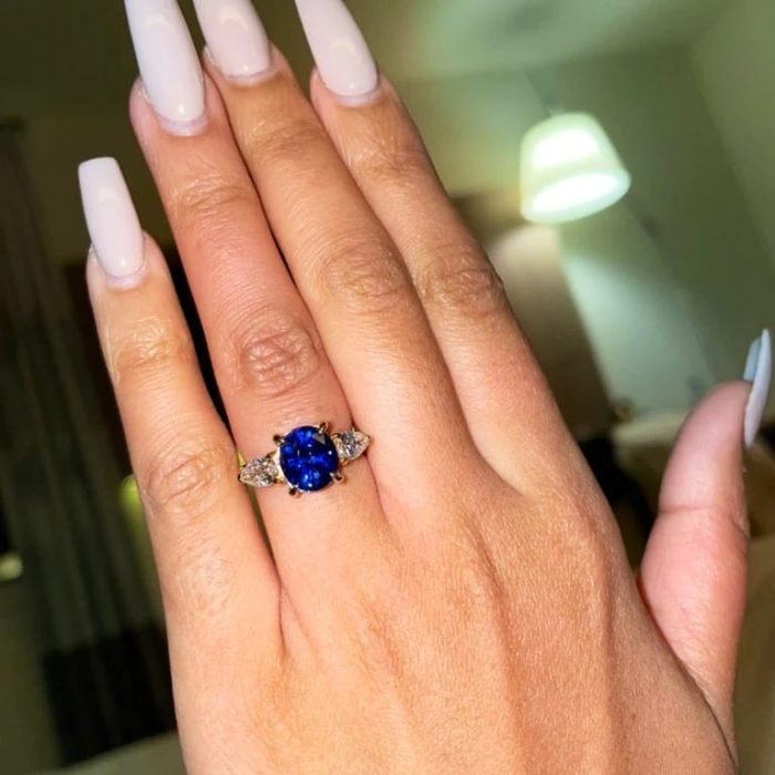 gem_ring-in-finger2